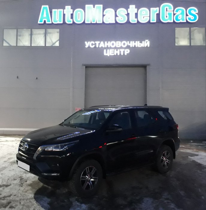 Установка ГБО на Toyota Fortuner 2021 г., ГБО 4 поколения, пропан AEB (Италия), двигатель 2.7л. 4 цилиндра