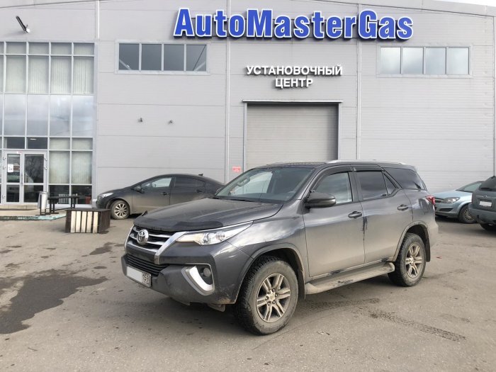 Установка ГБО на Toyota Fortuner 2019г., ГБО 4 поколения, пропан LANDIRENZO (Италия), двигатель 2.7л. 4 цилиндра