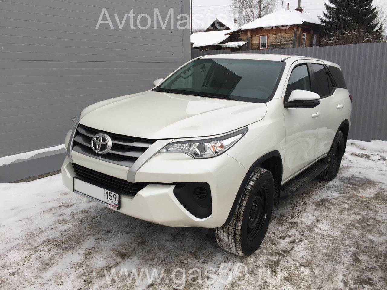 Установка ГБО на Toyota Fortuner 2018г., ГБО 4 поколения, пропан LANDIRENZO (Италия), двигатель 2.7л.